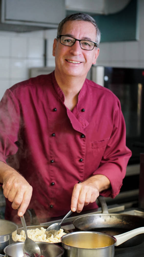 Guido Zurbrügg am Kochen